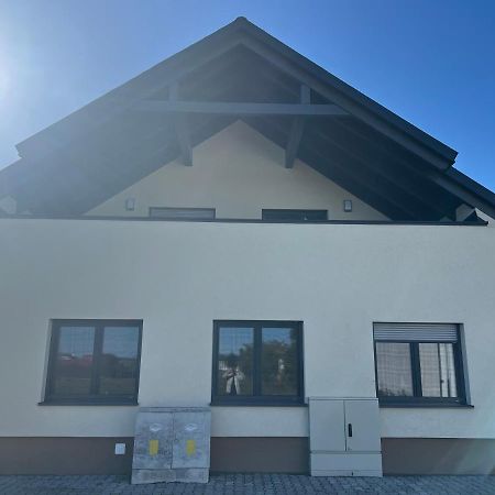 Ruhige Gruene Oase Bei Flughafen Швехат Экстерьер фото